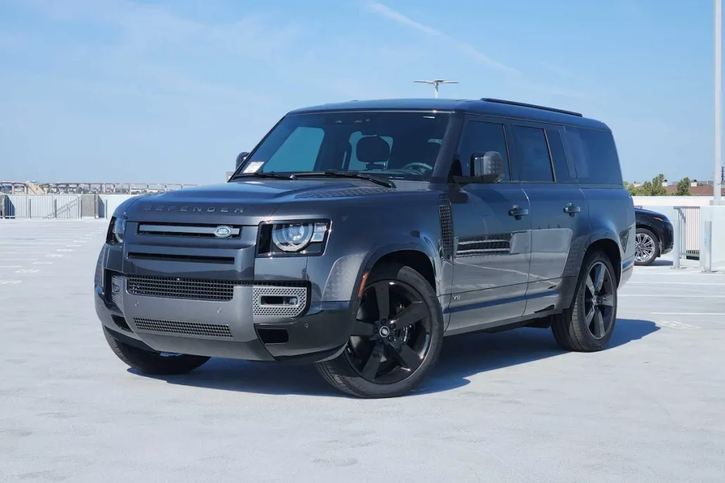 2025 Land Rover Defender 130 V8 photo 1