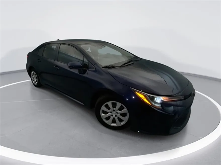 2020 Toyota Corolla LE photo 1