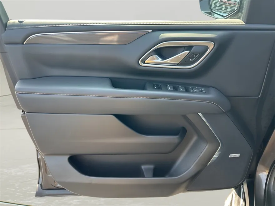 2021 Gmc Yukon XL AT4 photo 1