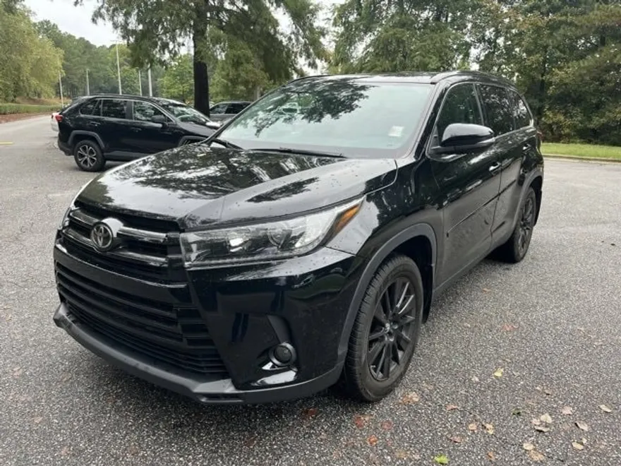 2019 Toyota Highlander SE photo 1