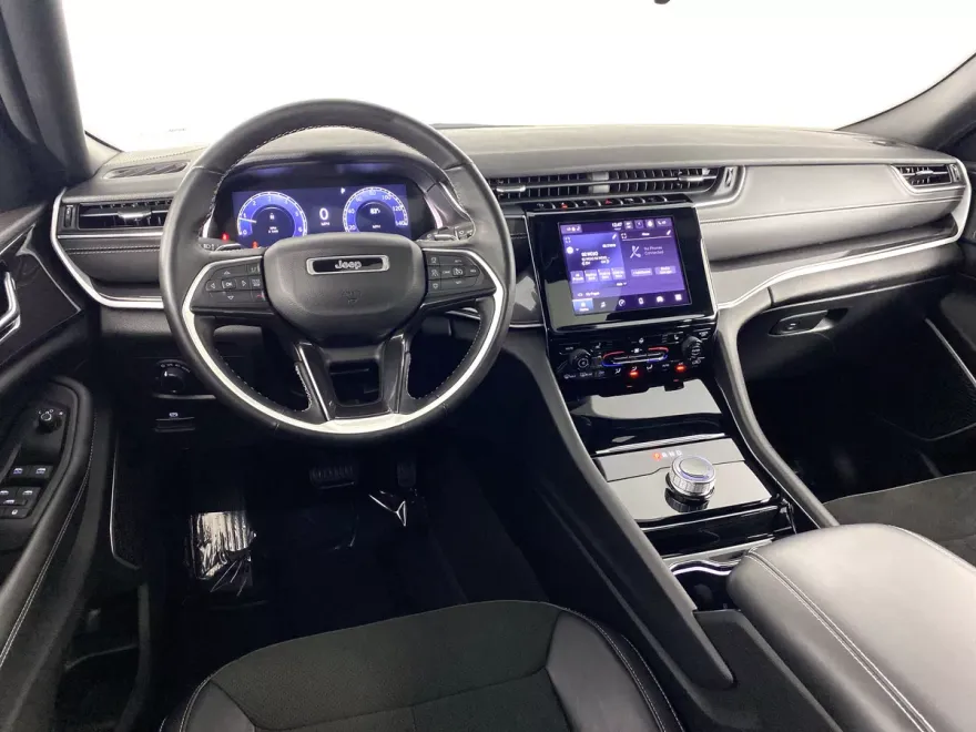 2022 Jeep Grand Cherokee Altitude photo 1