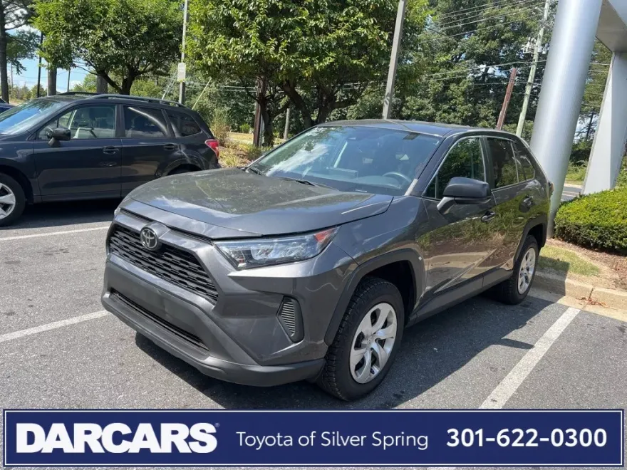 2022 Toyota RAV4 LE photo 1