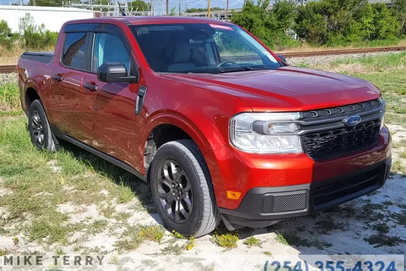 2022 Ford Maverick XLT photo 1