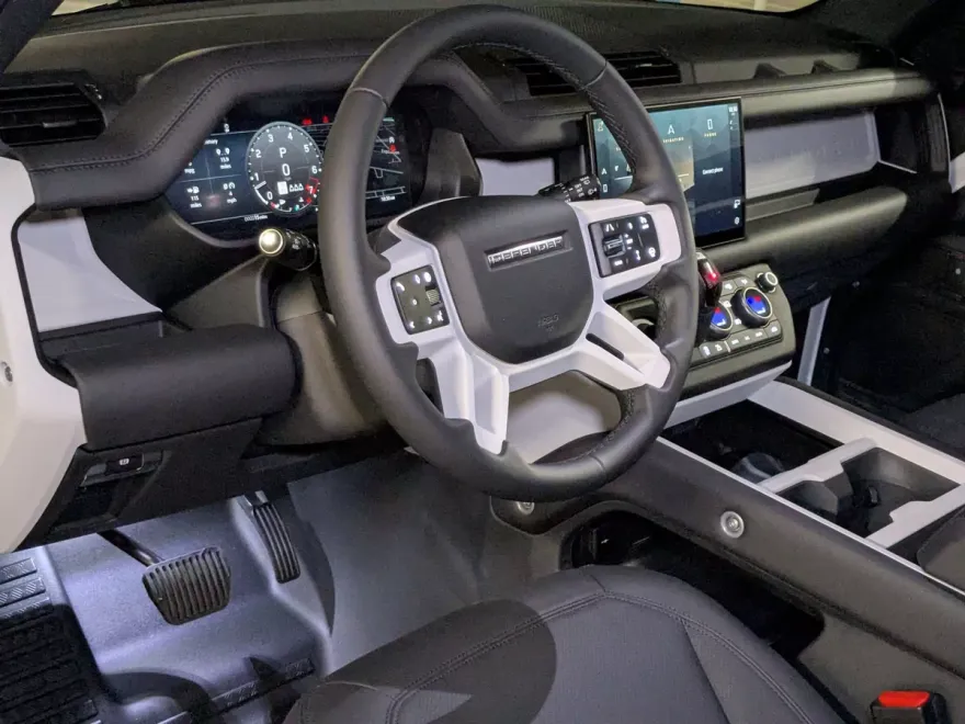 2025 Land Rover Defender 90 X-Dynamic SE photo 1