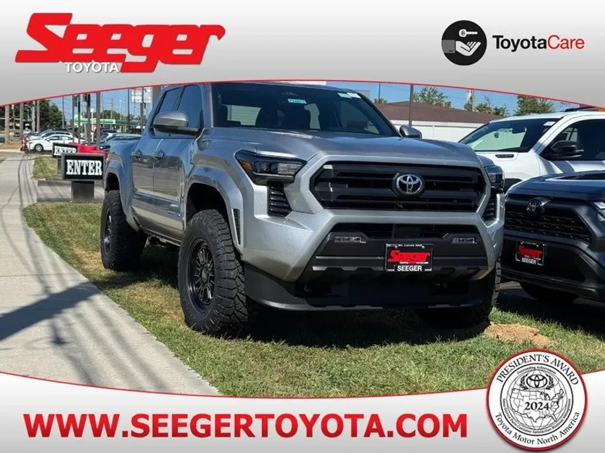2025 Toyota Tacoma SR5 photo 1