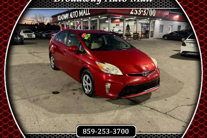 2014 Toyota Prius Three photo 1