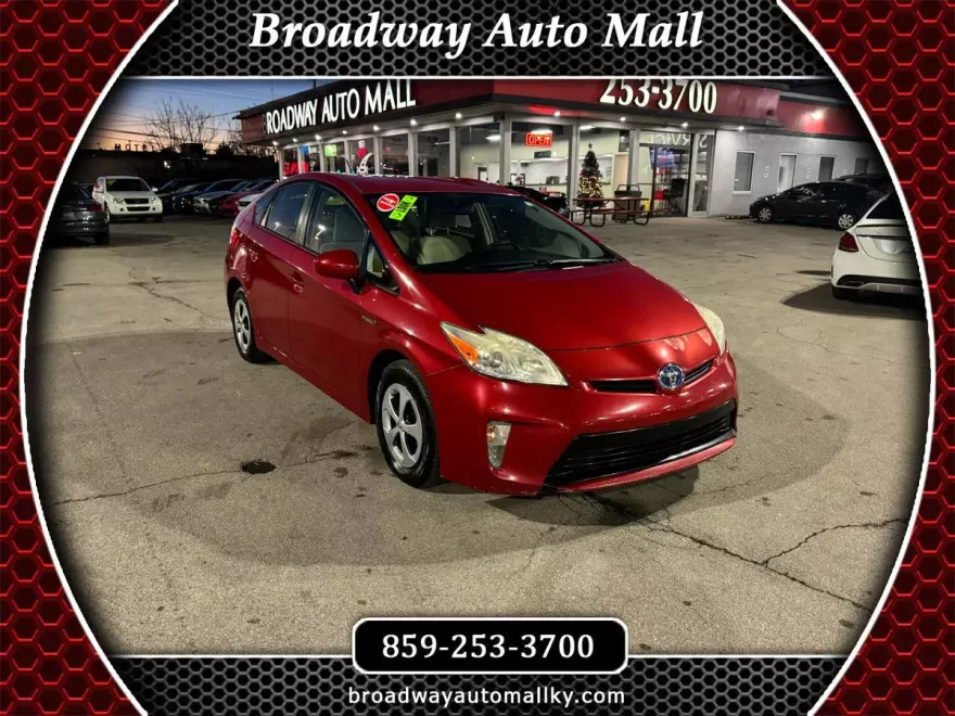 2014 Toyota Prius Three photo 1