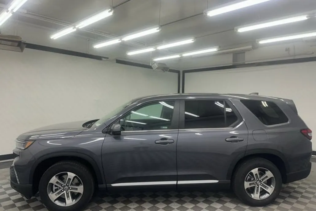 2025 Honda Pilot EX-L photo 1