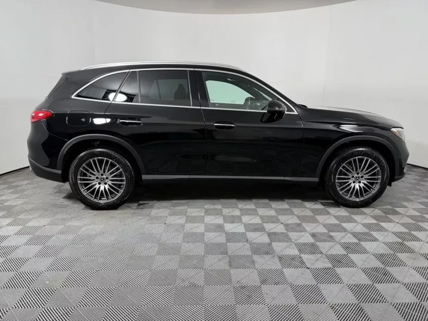 2025 Mercedes Benz GLC 300 4MATIC photo 1