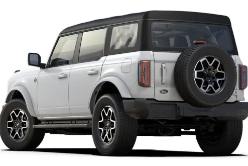 2025 Ford Bronco Outer Banks photo 2