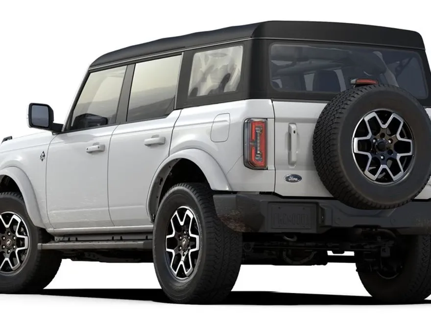2025 Ford Bronco Outer Banks photo 2