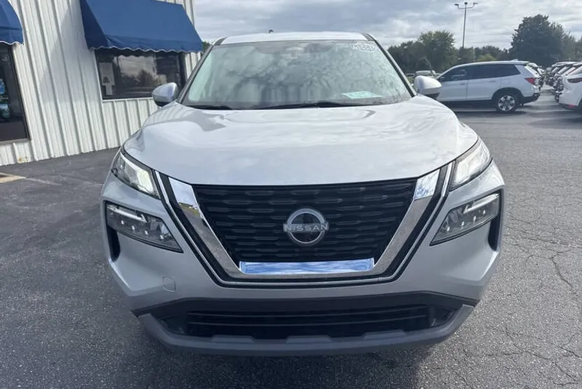 2023 Nissan Rogue SV photo 1