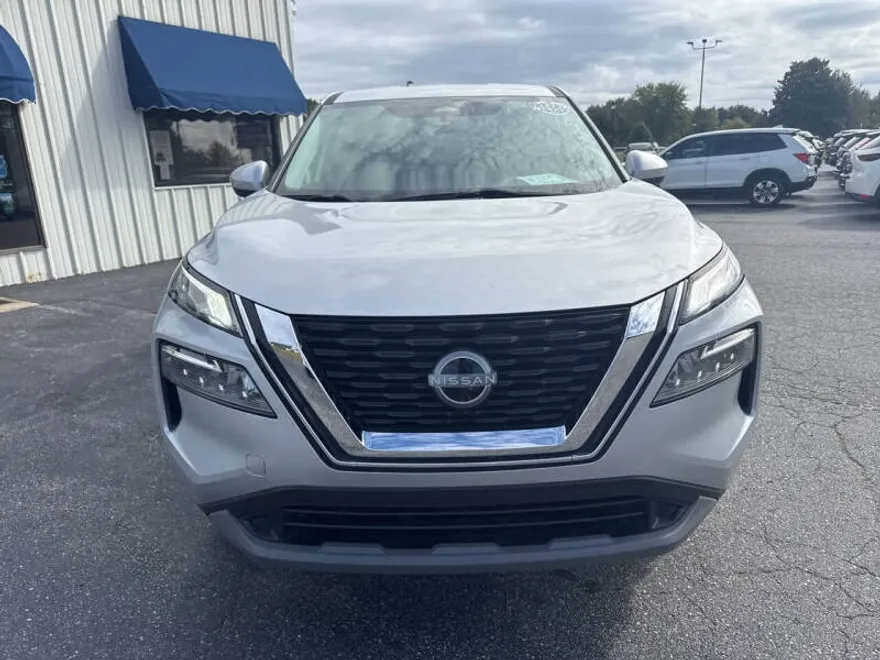 2023 Nissan Rogue SV photo 1