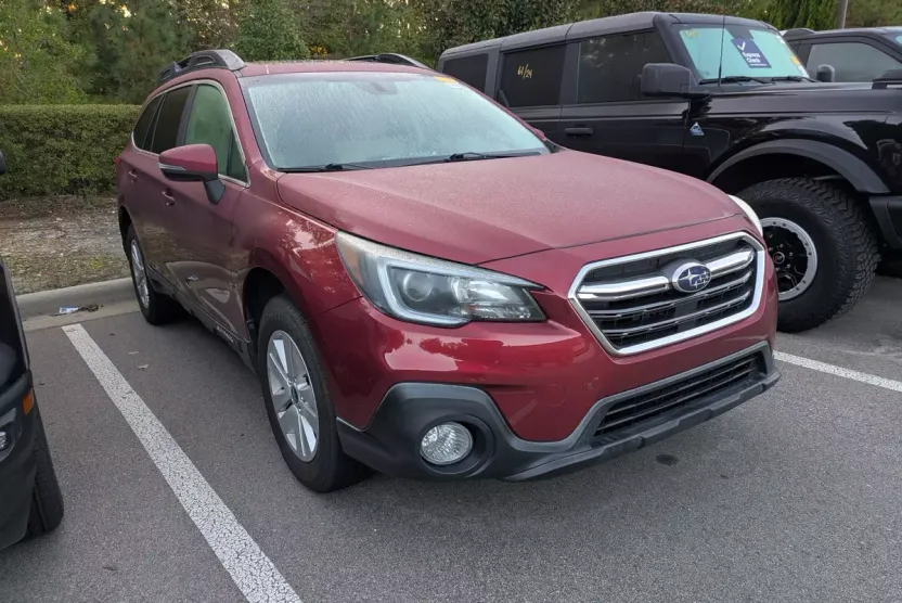 2019 Subaru Outback Premium photo 1