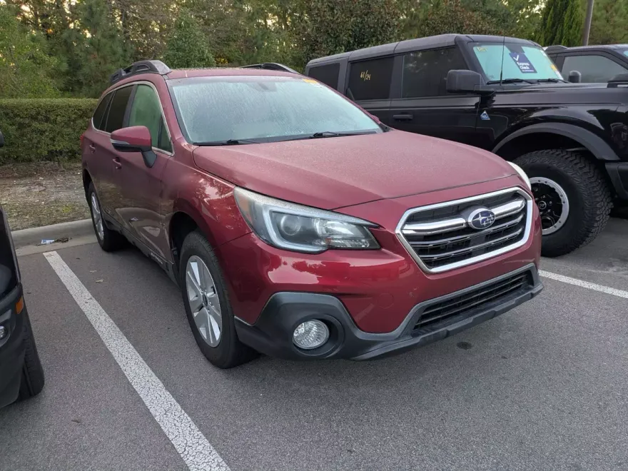 2019 Subaru Outback Premium photo 1