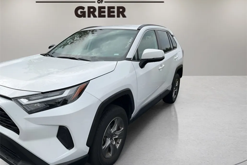 2024 Toyota RAV4 XLE photo 1