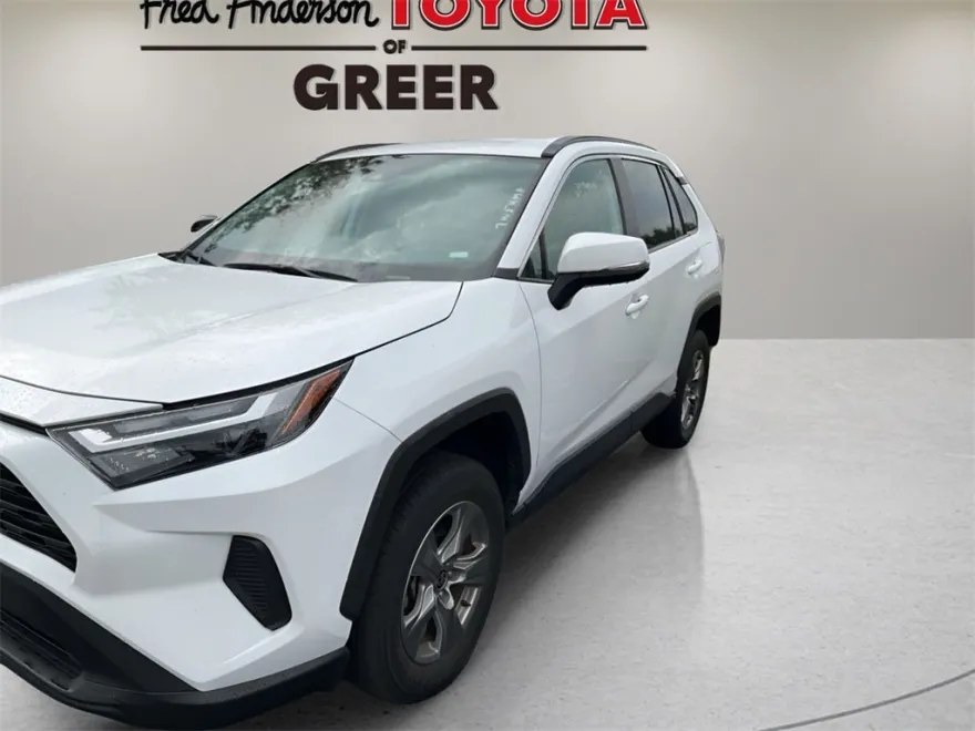 2024 Toyota RAV4 XLE photo 1