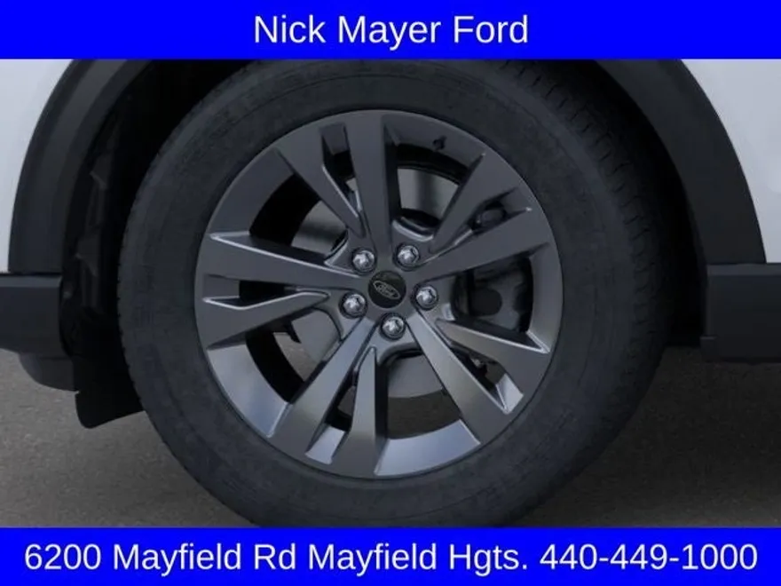 2025 Ford Explorer photo 1
