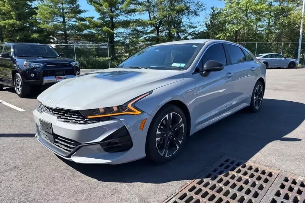 2023 Kia K5 GT-Line photo 1