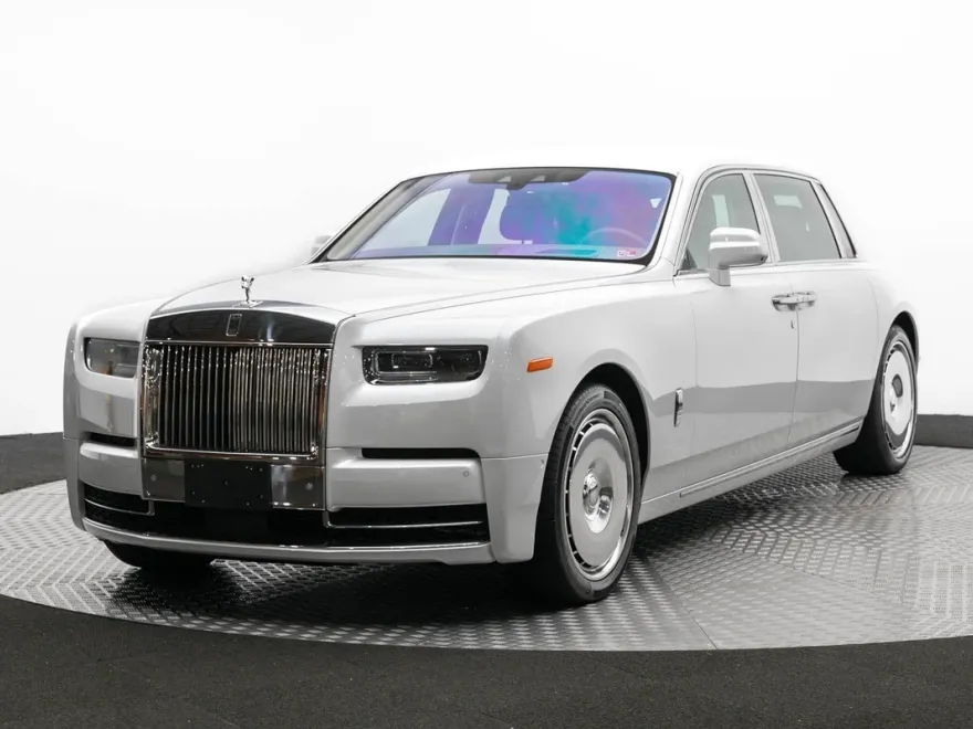 2024 Rolls Royce Phantom photo 1