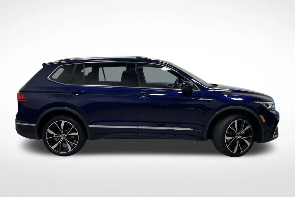 2023 Volkswagen Tiguan SEL R-Line Black photo 1