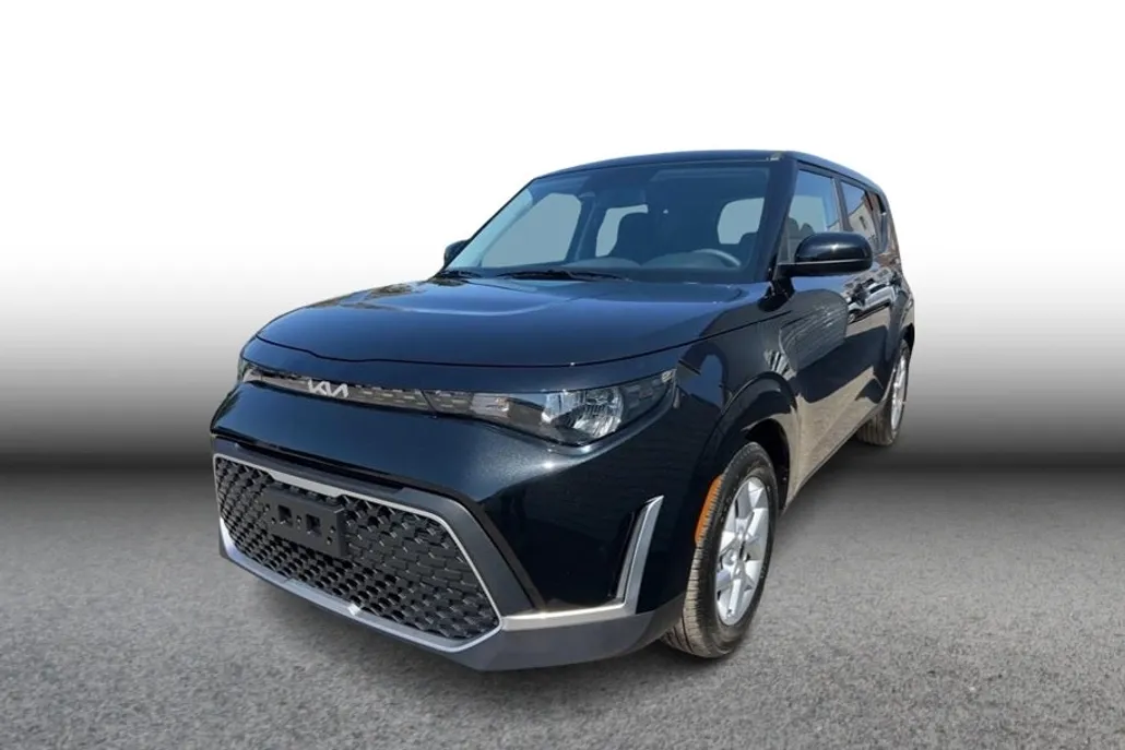 2025 Kia Soul LX photo 1