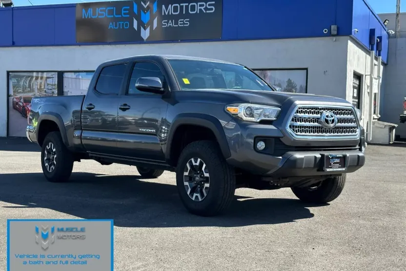 2017 Toyota Tacoma TRD Off-Road V6 photo 1