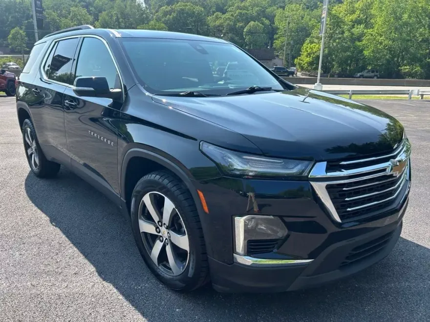 2022 Chevrolet Traverse Leather photo 1