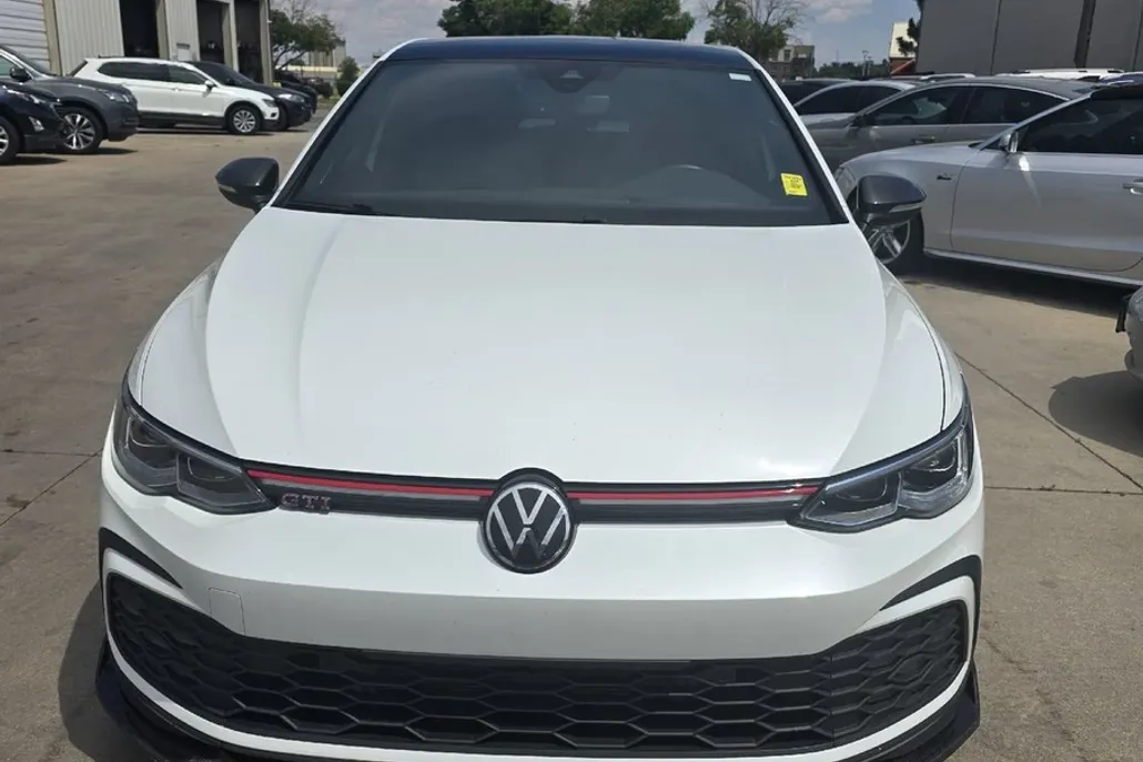 2022 Volkswagen Golf GTI SE photo 1