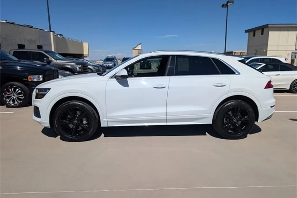 2019 Audi Q8 Premium photo 1