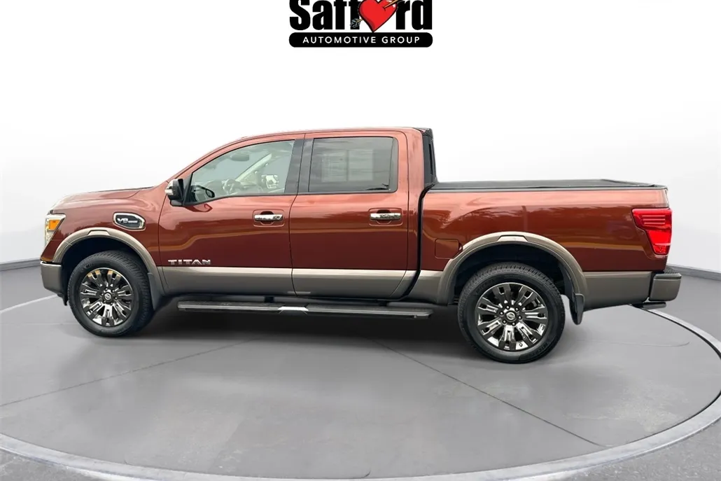 2017 Nissan Titan Platinum Reserve photo 1