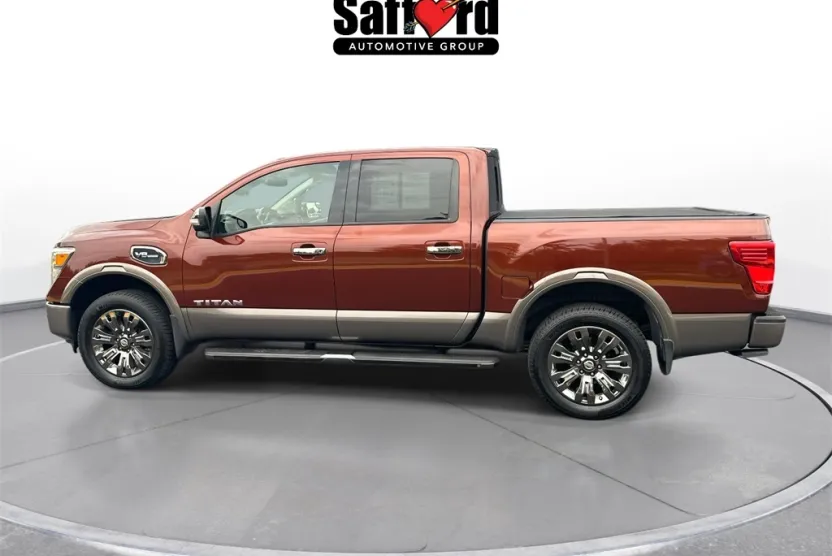 2017 Nissan Titan Platinum Reserve photo 1