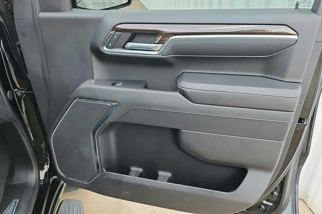 2023 Chevrolet Silverado 1500 LT photo 1