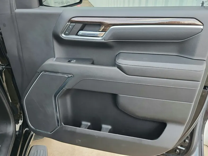 2023 Chevrolet Silverado 1500 LT photo 1