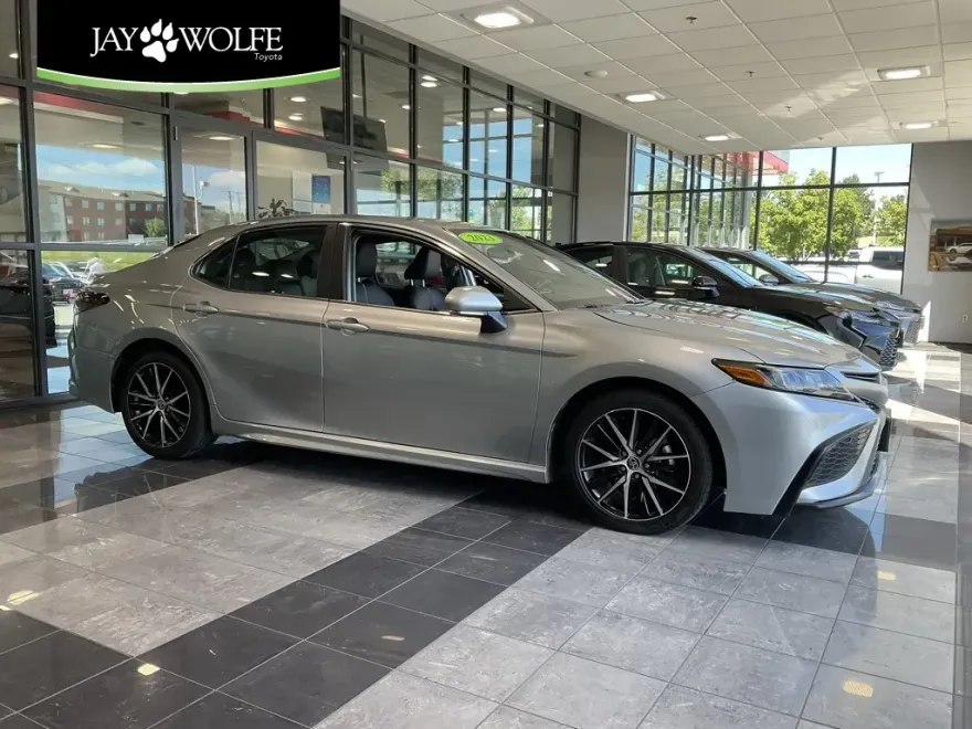 2023 Toyota Camry SE photo 1