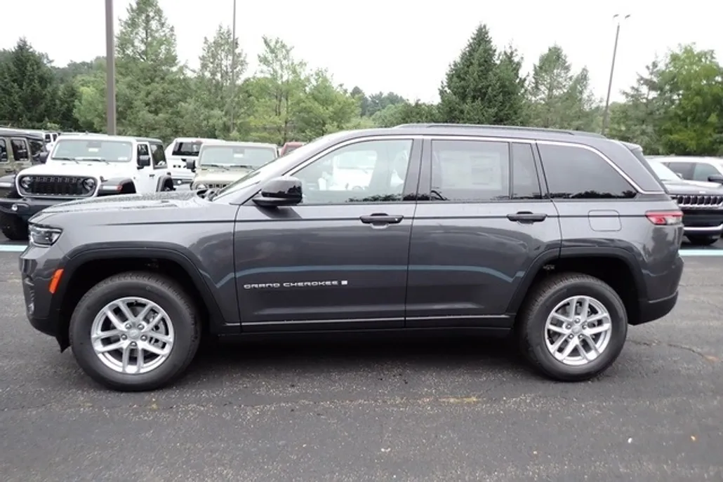 2025 Jeep Grand Cherokee Laredo X photo 1