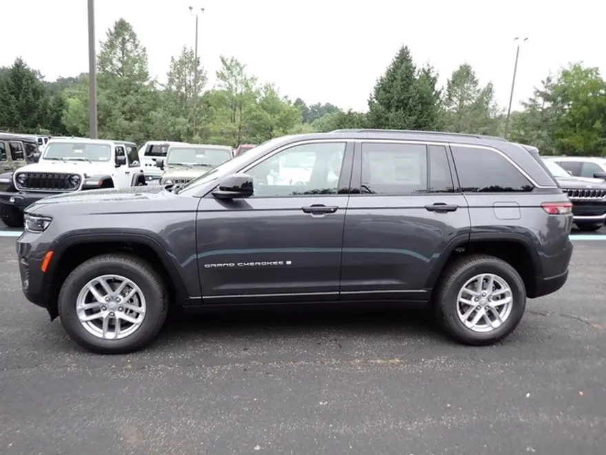 2025 Jeep Grand Cherokee Laredo X photo 1
