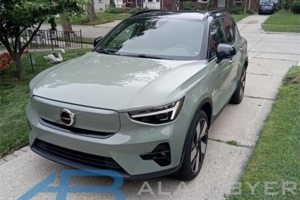 2023 Volvo XC40 Recharge Ultimate photo 1
