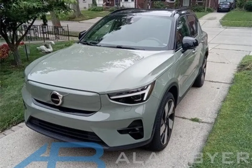 2023 Volvo XC40 Recharge Ultimate photo 1