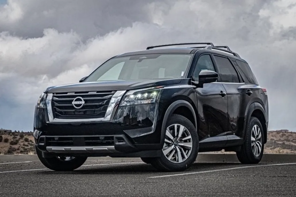 2025 Nissan Pathfinder SL photo 1