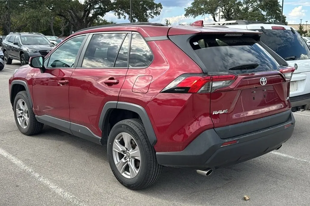 2023 Toyota RAV4 XLE photo 1