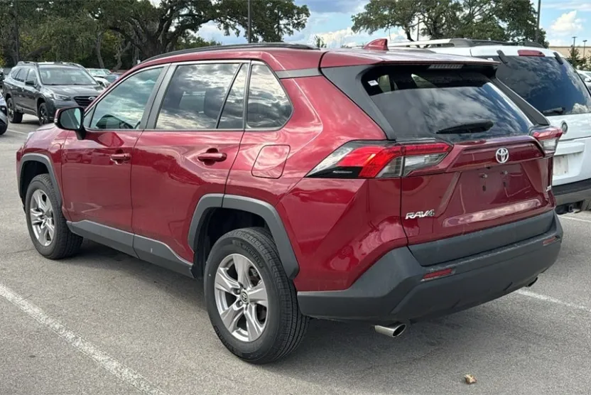 2023 Toyota RAV4 XLE photo 1