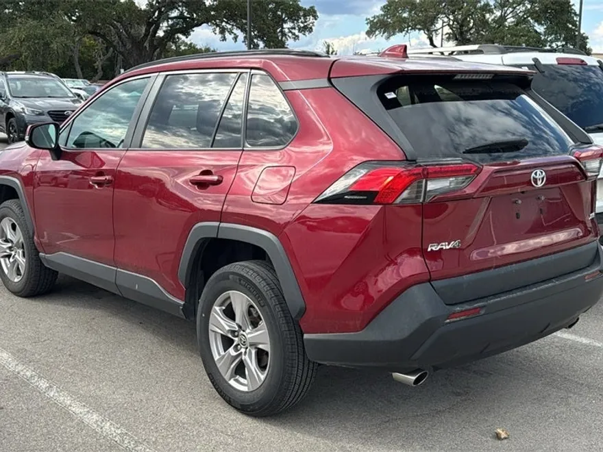 2023 Toyota RAV4 XLE photo 1