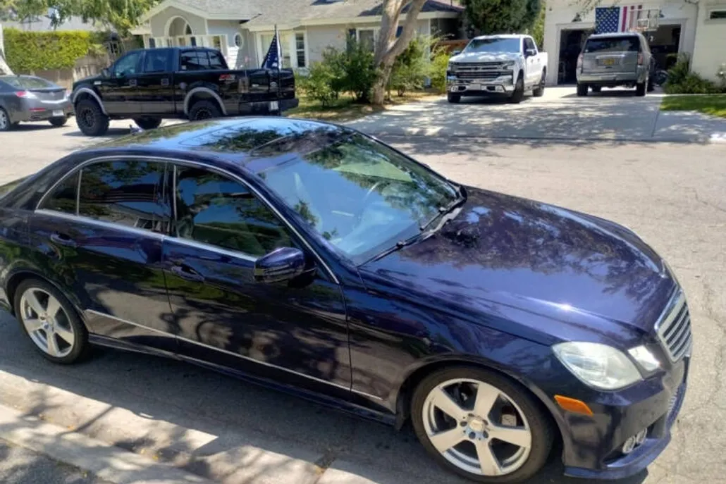 2010 Mercedes Benz E 350 photo 1