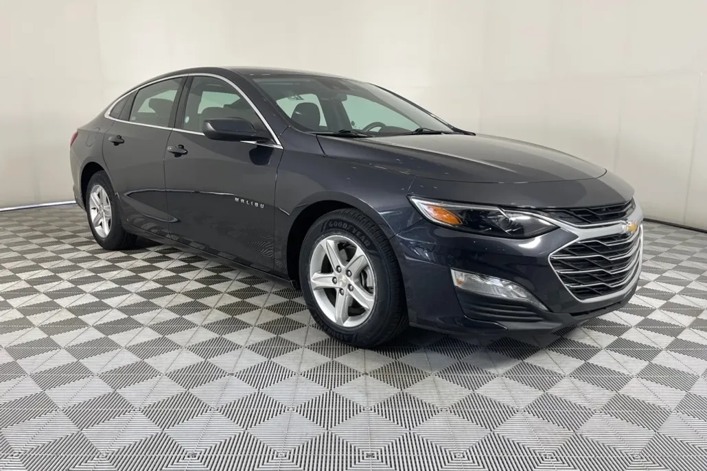 2023 Chevrolet Malibu 1LT photo 1