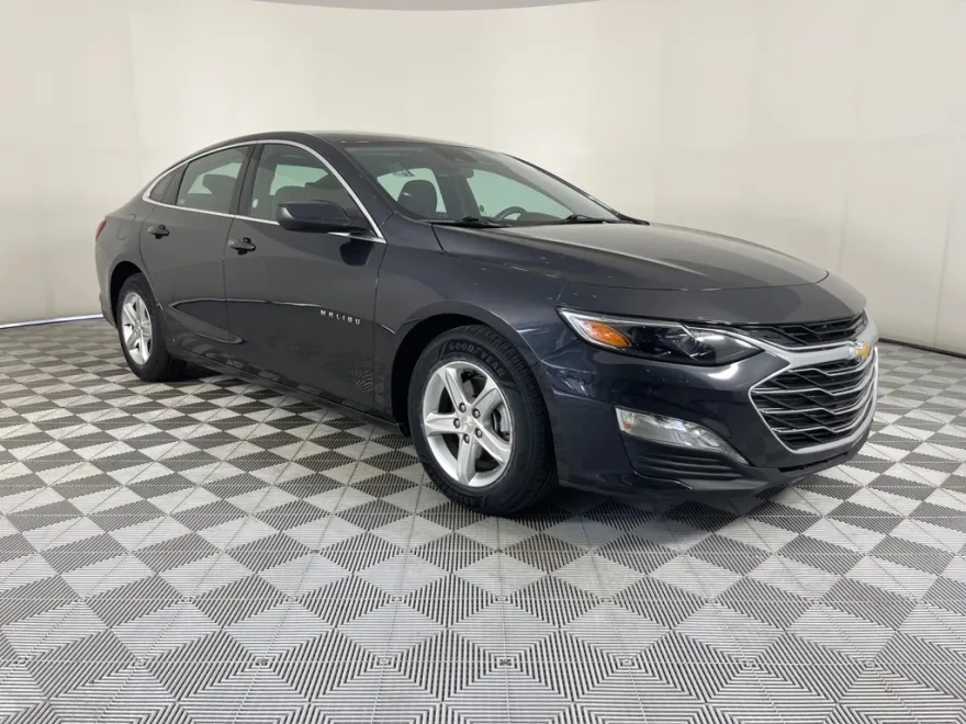 2023 Chevrolet Malibu 1LT photo 1