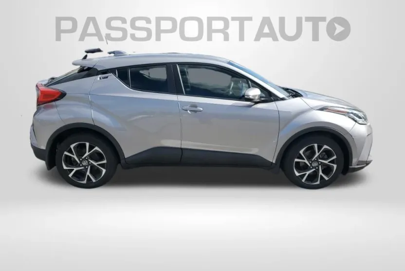 2020 Toyota C-HR XLE photo 1