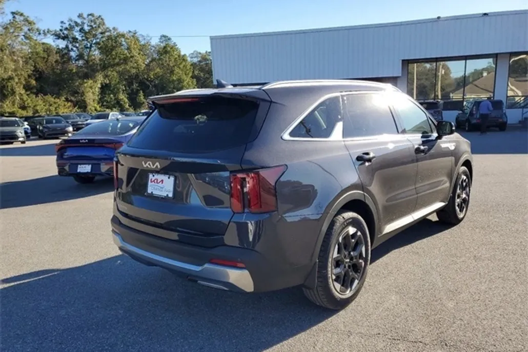 2025 Kia Sorento S photo 1
