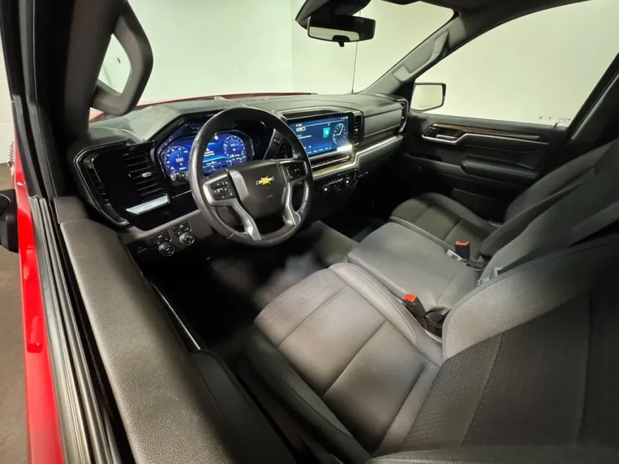 2022 Chevrolet Silverado 1500 LT photo 1