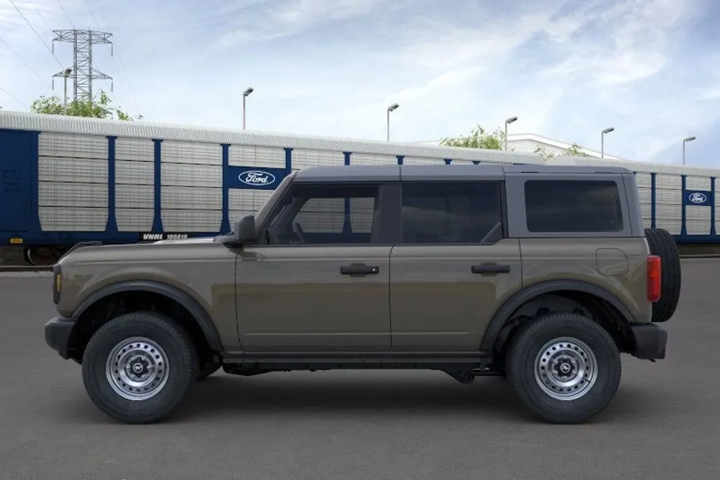 2025 Ford Bronco Base photo 1